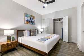 4 bedrooms, iron/ironing board, WiFi, bed sheets