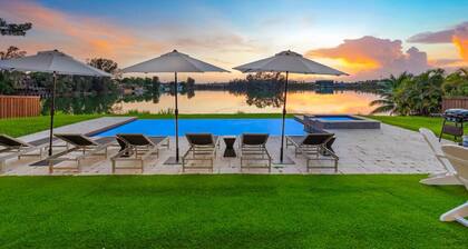 Modern Lakefront Villa w/ Pool, Jacuzzi and Gym