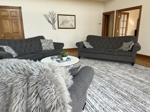 Televisión y chimenea 