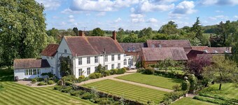Kington Grange - sleeps 16 guests in 7 bedrooms