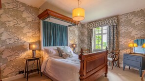 7 bedrooms, iron/ironing board, travel cot, free WiFi
