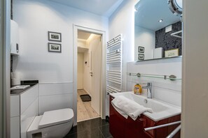 Dusche, Haartrockner, Seife, Shampoo