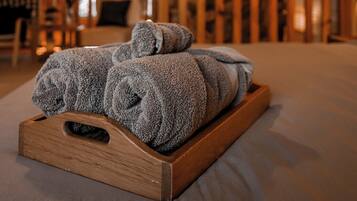 3 bedrooms, in-room safe, desk, free WiFi