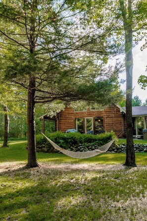 Property grounds - Cozy Cabin in the Woods (Danbury)