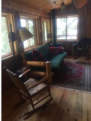 TV, fireplace, ping pong, books - Cozy cottage trails, trout fishing & fireplace. (Marcell)
