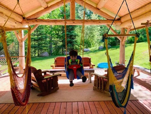 Cozy cottage trails, trout fishing & fireplace.