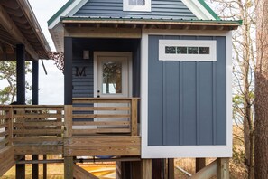 Exterior detail - H2OMG - WIE Houses - Pod Messi (Kitty Hawk)