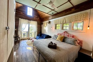 TV, fireplace - H2OMG - WIE Houses - Pod Messi (Kitty Hawk)