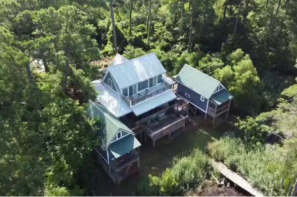 Exterior - H2OMG - WIE Houses - Pod Messi (Kitty Hawk)