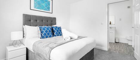 2 chambres, fer et planche à repasser, Wi-Fi gratuit, draps fournis