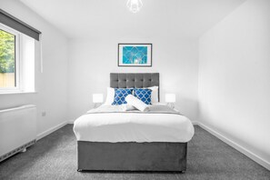 2 chambres, fer et planche à repasser, Wi-Fi gratuit, draps fournis