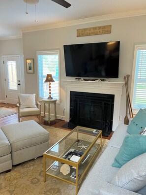Smart TV y chimenea 