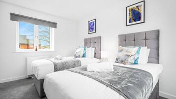 2 makuuhuonetta, silitysrauta/-lauta, ilmainen Wi-Fi, vuodevaatteet