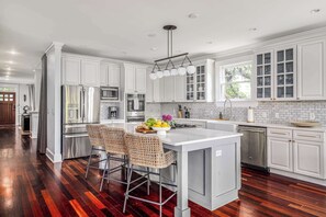 Fridge, microwave, oven, stovetop - Captain's Quarters by Minty Living (Atlanta)