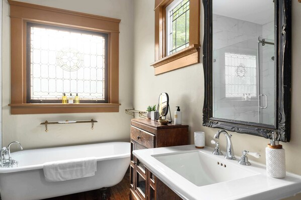 Unclassified image, 1 of 35, button