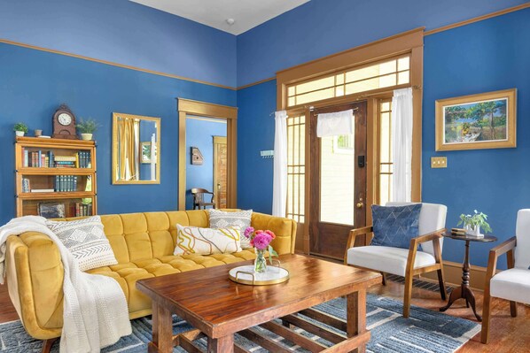 TV, fireplace, offices - Pecan Park (Atlanta)