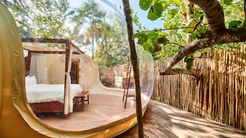 Blackout curtains, free WiFi, bed sheets