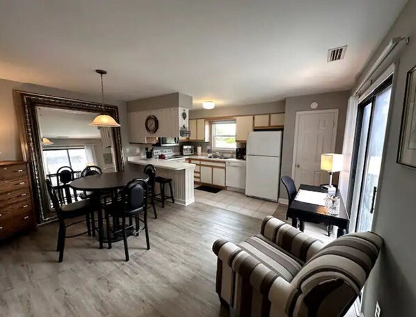 Interior - KH Escape! Pool+Tennis+Basketball+0.8 mi to Beach! (Kitty Hawk)