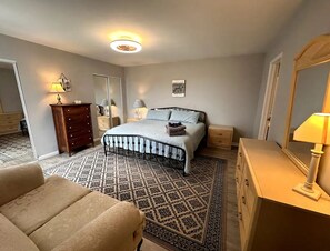 2 habitaciones, tabla de planchar con plancha, wifi y ropa de cama 