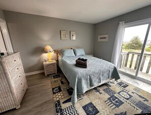 2 bedrooms, iron/ironing board, WiFi, bed sheets - KH Escape! Pool+Tennis+Basketball+0.8 mi to Beach! (Kitty Hawk)