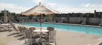 KH Escape! Pool+Tennis+Basketball+0.8 mi to Beach!