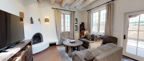 Een smart-tv en een open haard