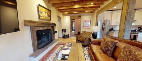 Smart TV y chimenea