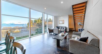 Cozy and modern craftsman home with deck, fire pit, and amazing views!