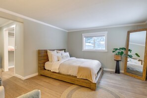 2 bedrooms, iron/ironing board, internet, bed sheets