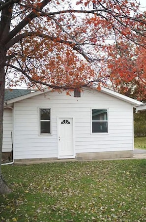 Exterior - Cozy Cottage in East Peoria! (East Peoria)