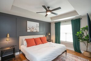 4 bedrooms, desk, iron/ironing board, WiFi