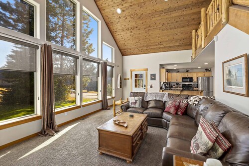 Dog-Friendly Ronald Vacation Rental Cabin!