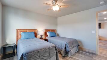 2 Schlafzimmer, Schreibtisch, WLAN, Bettwäsche