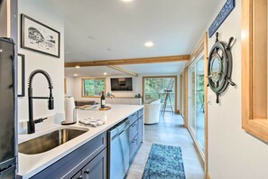 Fridge, microwave, stovetop, dishwasher - Dreamy Bayfront Cabin w/ View, Dock & Kayaks (Olympia)