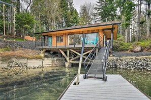 Property grounds - Dreamy Bayfront Cabin w/ View, Dock & Kayaks (Olympia)
