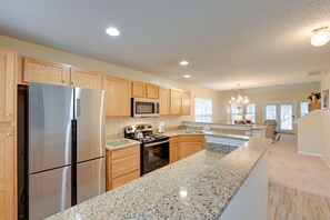 Fridge, microwave, stovetop, dishwasher - Central & Spacious Townhome in Greensboro! (Greensboro)