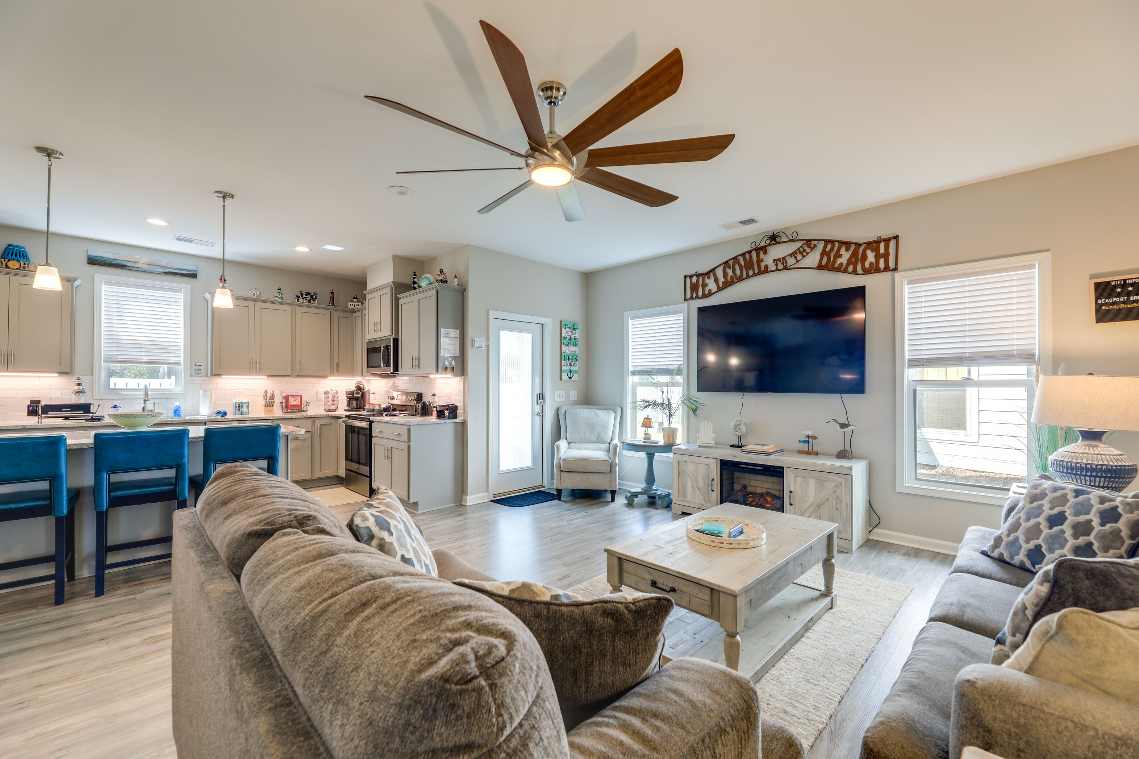 Beaufort Townhome w/ Game Room: 8 Mi to Beaches!