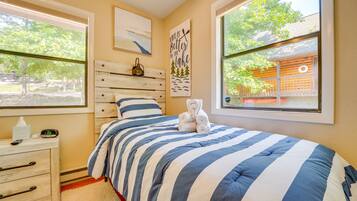 2 Schlafzimmer, BĂŒgeleisen/BĂŒgelbrett, Internetzugang, BettwĂ€sche