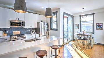 Fridge, microwave, stovetop, dishwasher