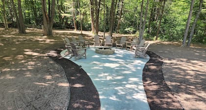Huge House near Pictured Rocks, Trails, Hot Tub, walking distance to Casino/Bars