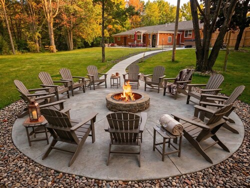 Huge House near Pictured Rocks, Trails, Hot Tub, walking distance to Casino/Bars