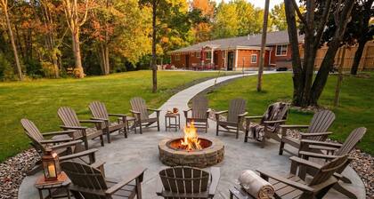 Huge House near Pictured Rocks, Trails, Hot Tub, walking distance to Casino/Bars