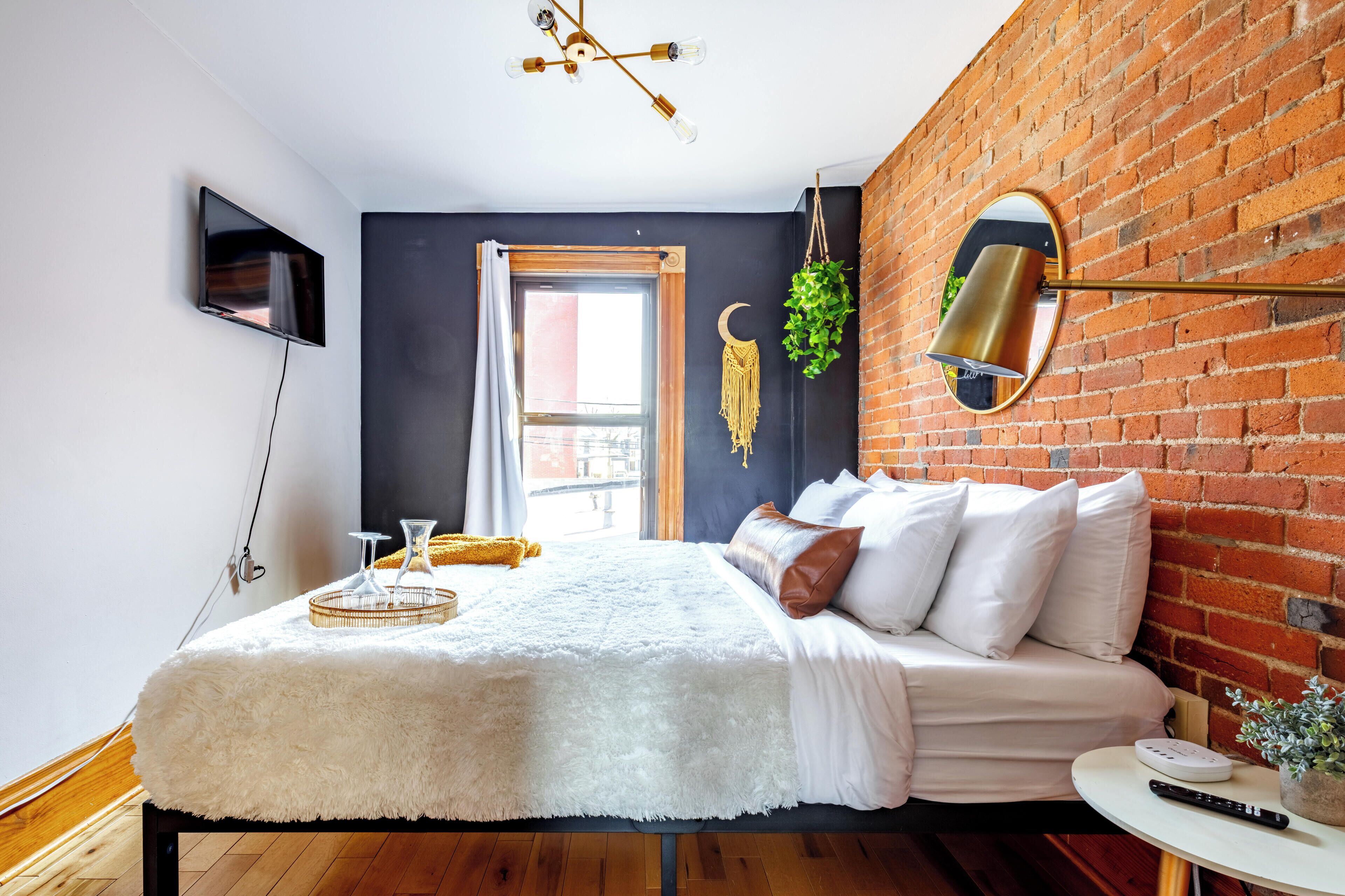 Casa on High | Egyptian cotton sheets, premium bedding, memory foam beds, free minibar