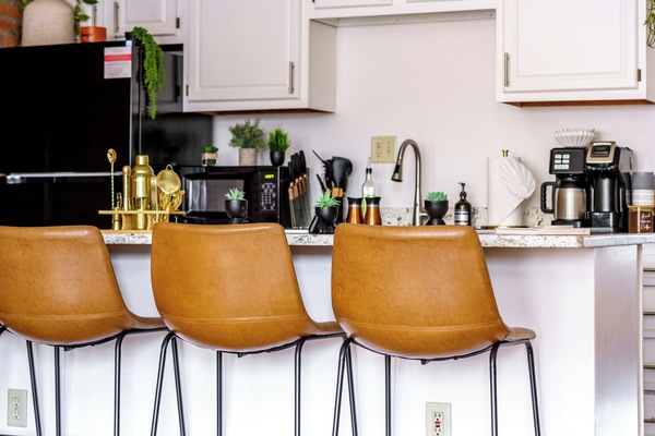 Refrigerador con freezer, microondas, horno, placa de cocina