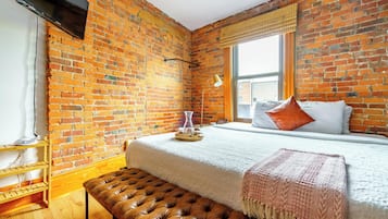 1 bedroom, Egyptian cotton sheets, premium bedding, memory-foam beds