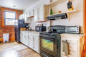 Loft urbĂ | Cuina privada | FrigorĂfic gran, microones, forn i placa de cuina