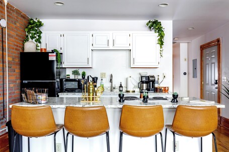 Casa on High | Private kitchen | Full-size fridge, microwave, oven, stovetop