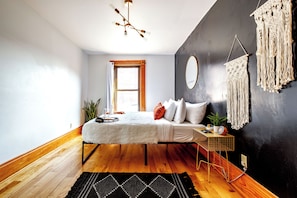 1 bedroom, Egyptian cotton sheets, premium bedding, memory-foam beds