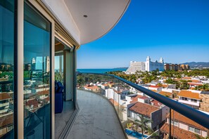 Property grounds - Golf-and-sea condo with panoramic ocean/mountain views, pool (Nuevo Vallarta)