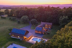Exterior - Luxury Retreat in the heart of Perry County, PA. There are plenty of amenities for the whole family to enjoy! (Elliottsburg)